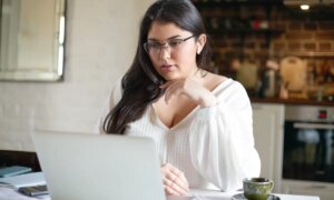 Latin brunette girl posing indoor