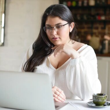 Latin brunette girl posing indoor