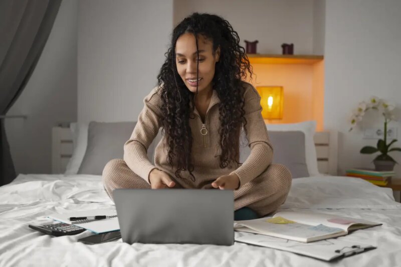 Full shot woman working as an economist